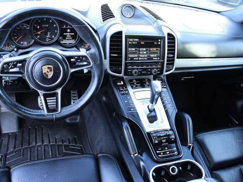 2016 Porsche Cayenne GTS