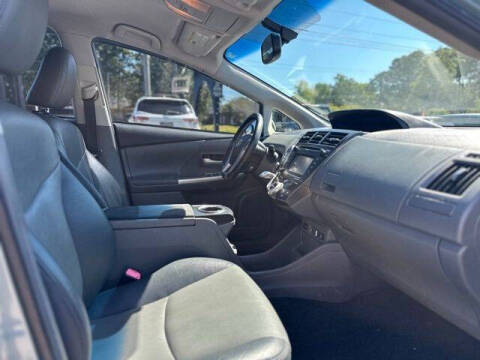 2014 Toyota Prius v Five