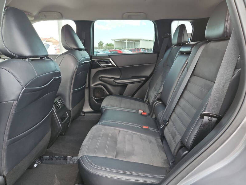 2023 Mitsubishi Outlander SE