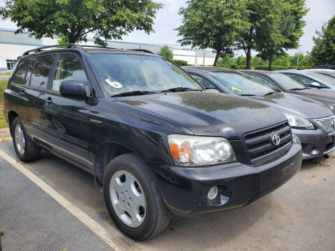 2004 Toyota Highlander for sale at M & M Auto Brokers in Chantilly VA