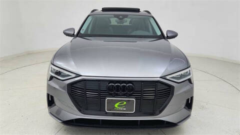 2022 Audi e-tron quattro Premium Plus