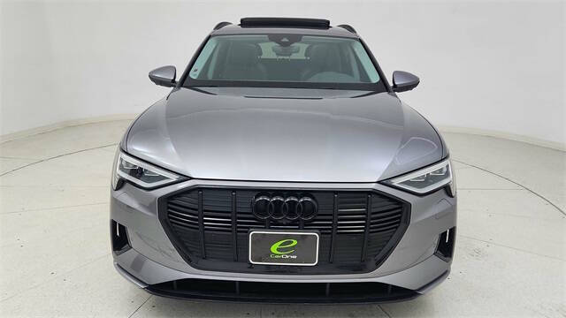 2022 Audi e-tron quattro Premium Plus