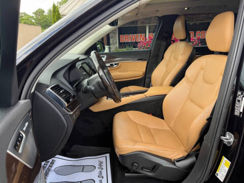 2016 Volvo XC90 T6 Momentum