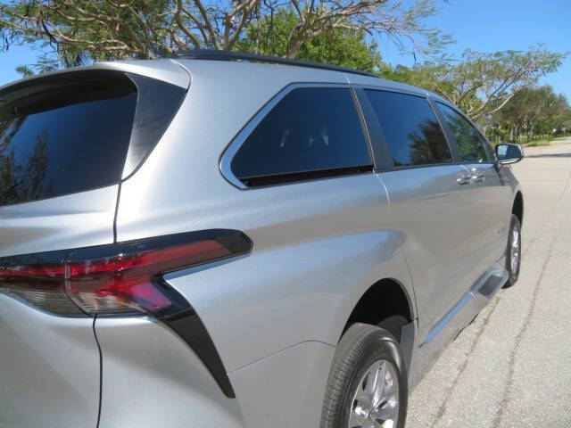 2025 Toyota Sienna XLE 8-Passenger