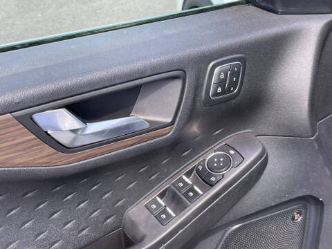 2020 Ford Escape Titanium