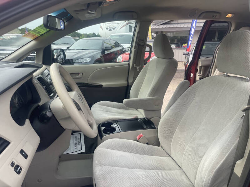 2011 Toyota Sienna LE 7-Passenger