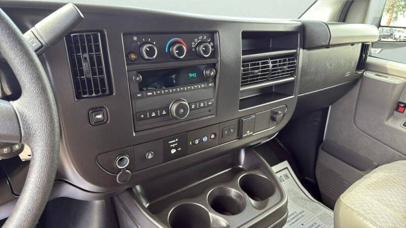 2025 Chevrolet Express LT 3500