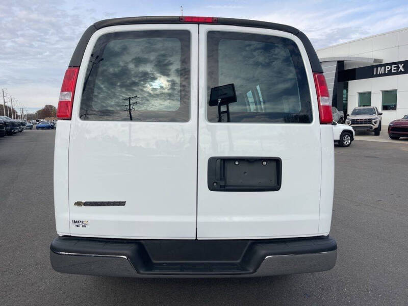 2023 Chevrolet Express 2500