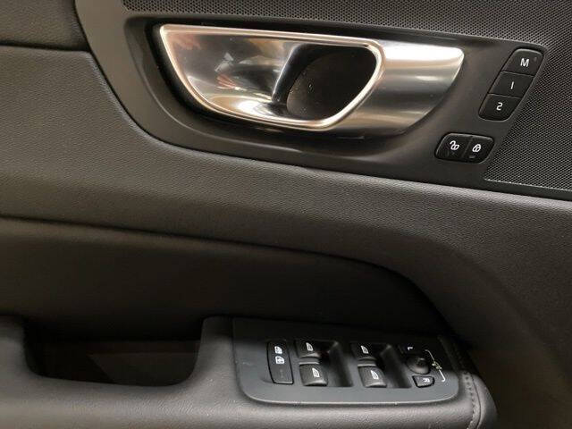 2025 Volvo XC60 B5 Plus Dark Theme