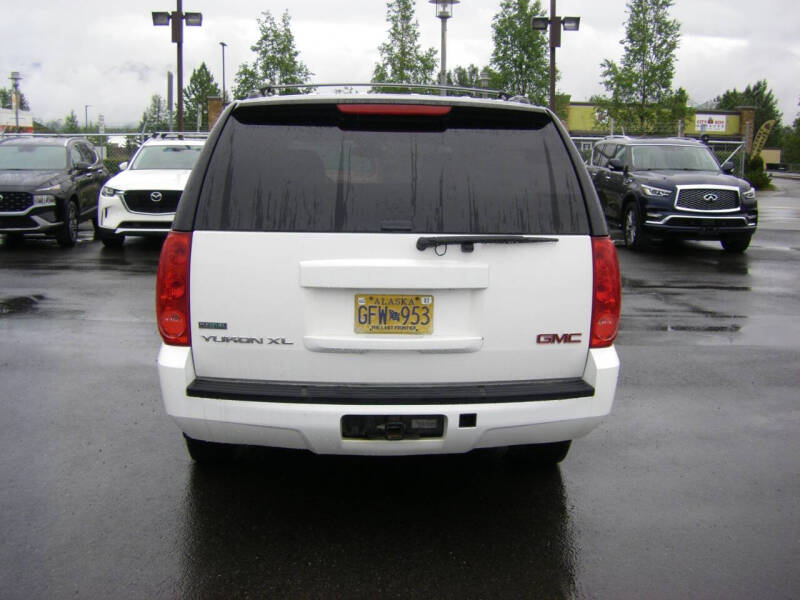 2011 GMC Yukon XL SLE