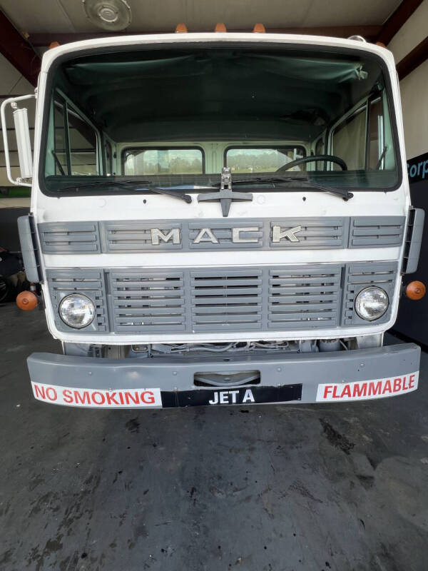 1984 Mack MS250P