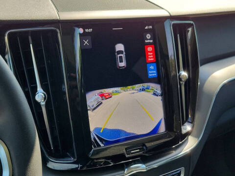 2024 Volvo XC60 B5 Core Dark Theme