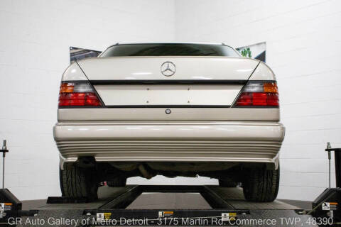 1986 Mercedes-Benz 230E