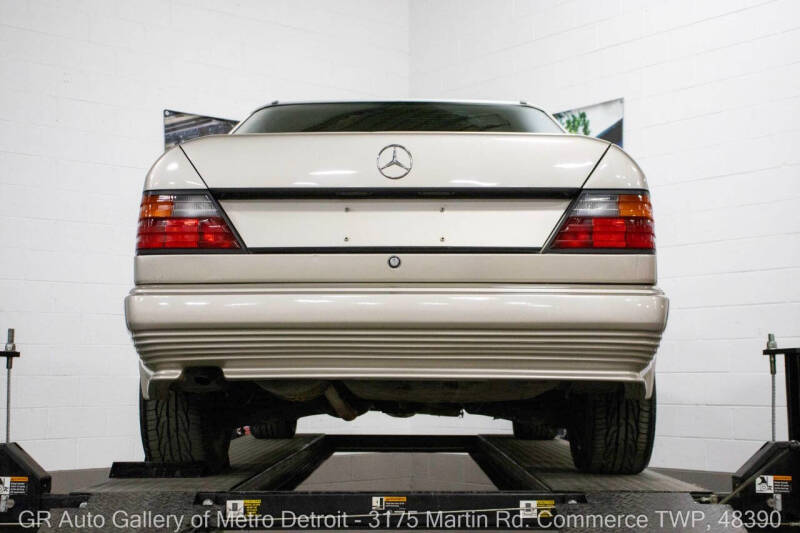 1986 Mercedes-Benz 230E