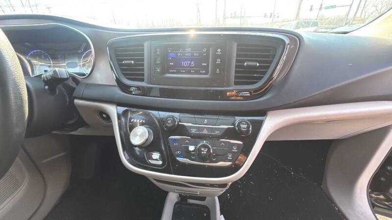 2017 Chrysler Pacifica LX