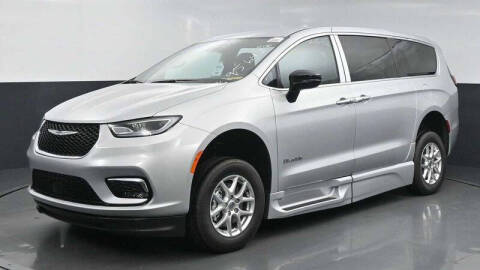 2024 Chrysler Pacifica Touring