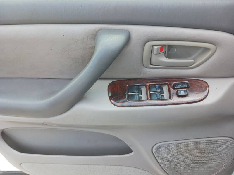 2002 Toyota Sequoia SR5