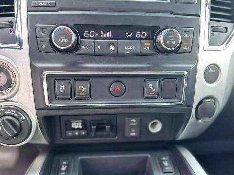 2017 Nissan Titan SV