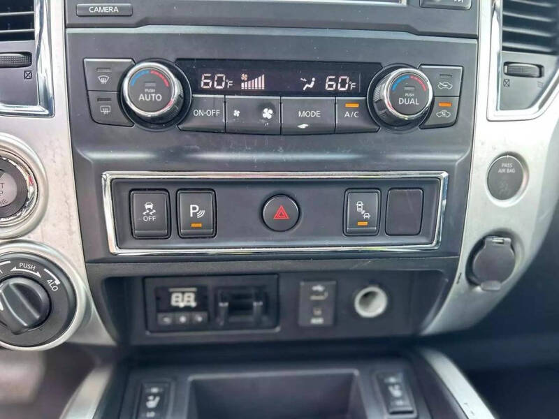 2017 Nissan Titan SV