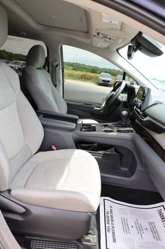 2023 Toyota Sienna LE 8-Passenger
