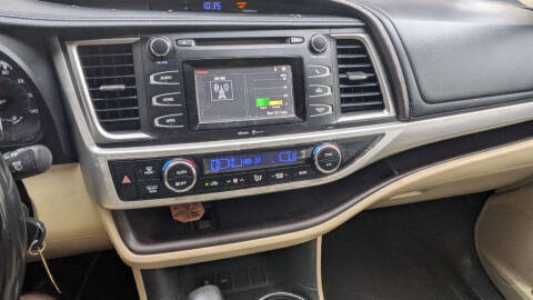 2015 Toyota Highlander LE