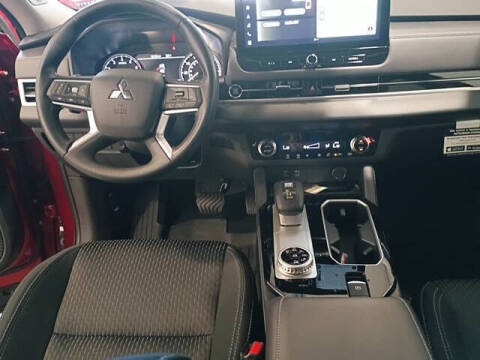 2025 Mitsubishi Outlander ES