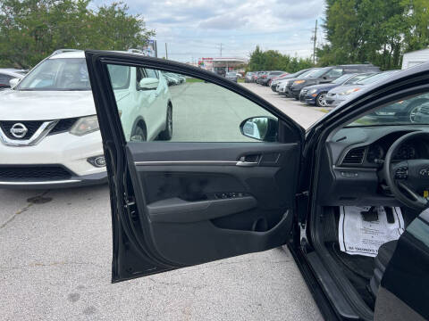 2019 Hyundai Elantra SE