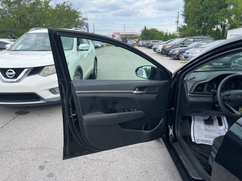 2019 Hyundai Elantra SE
