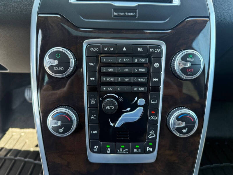 2016 Volvo XC70 T5 Platinum