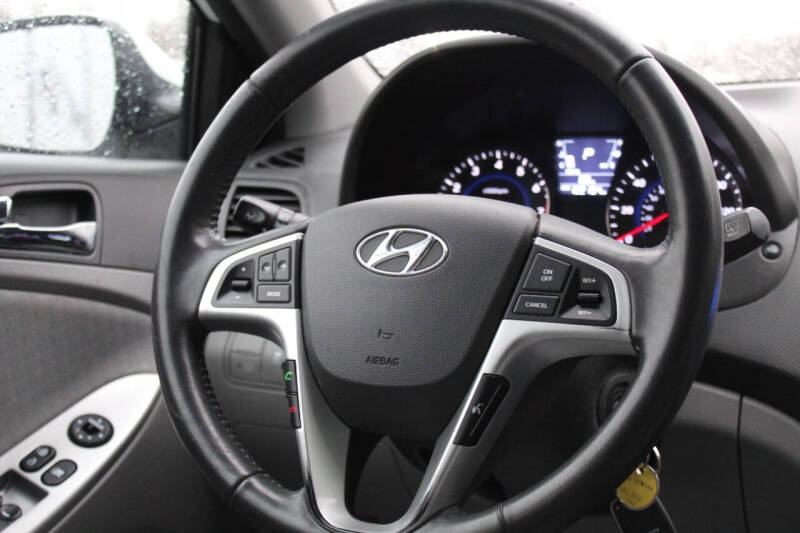 2012 Hyundai Accent SE