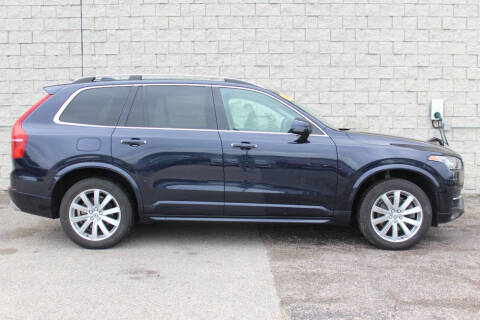 2016 Volvo XC90 T6 Momentum