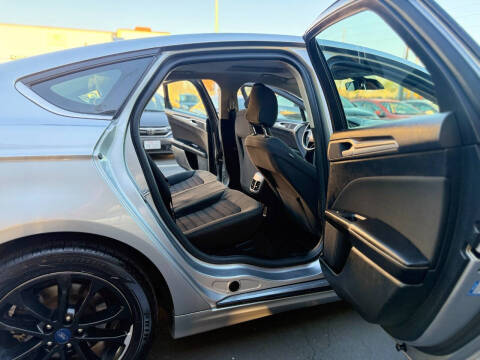 2020 Ford Fusion SE