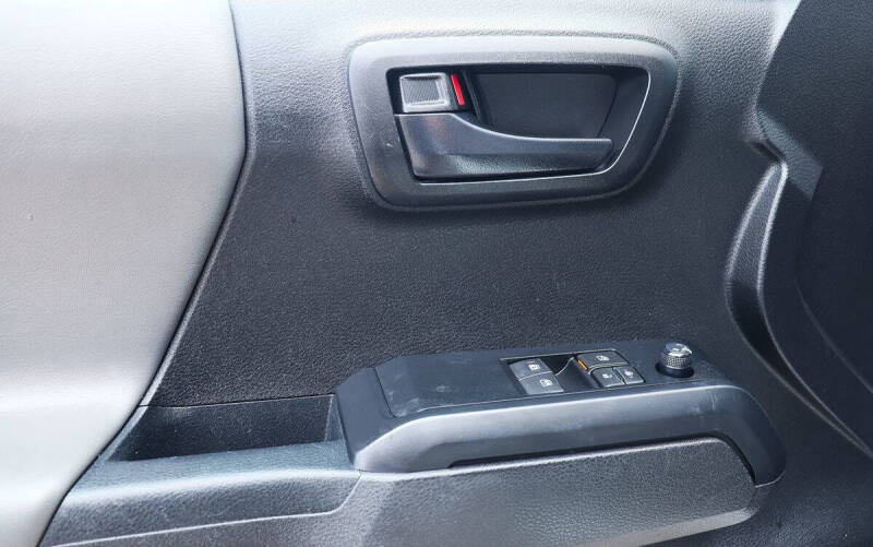 2022 Toyota Tacoma SR