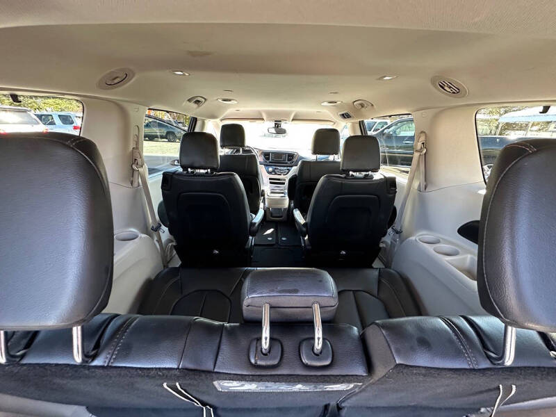 2017 Chrysler Pacifica Touring-L