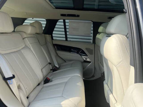 2025 Land Rover Range Rover P530 SE