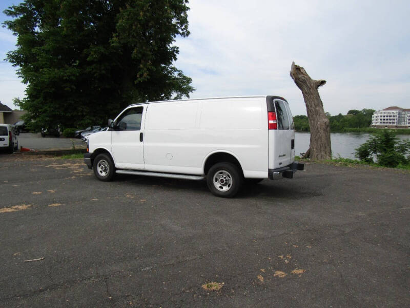 2023 GMC Savana 2500