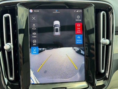 2023 Volvo XC40 B5 Ultimate Dark Theme
