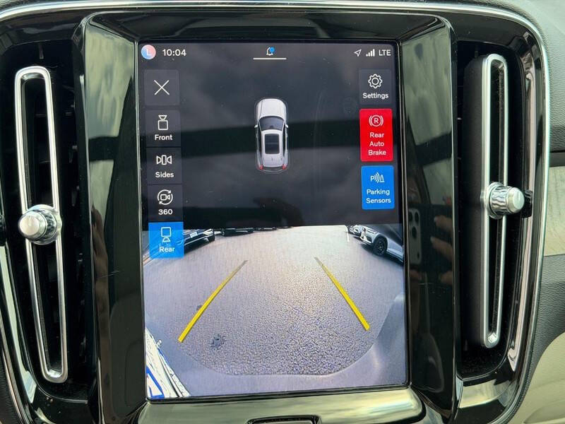 2023 Volvo XC40 B5 Ultimate Dark Theme