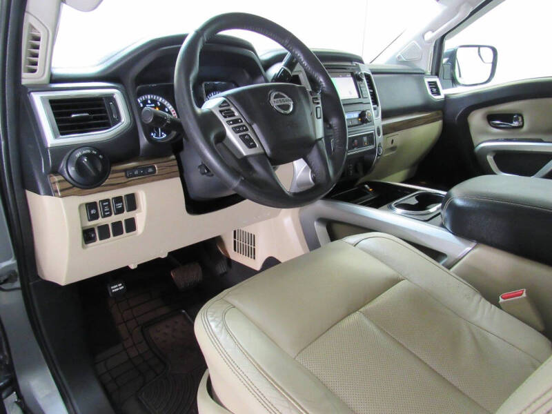 2017 Nissan Titan SL