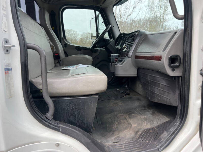 2015 Freightliner M2 106