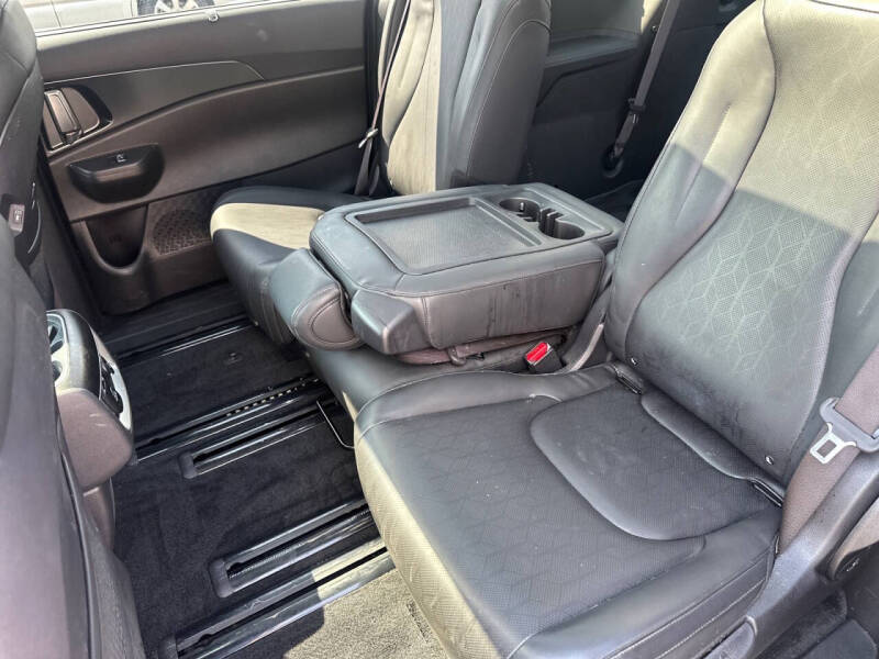 2025 Kia Carnival SX