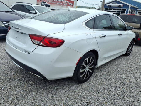 2017 Chrysler 200 Limited Platinum