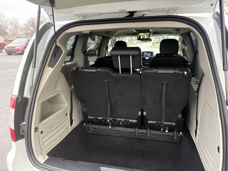 2016 Chrysler Town and Country Touring