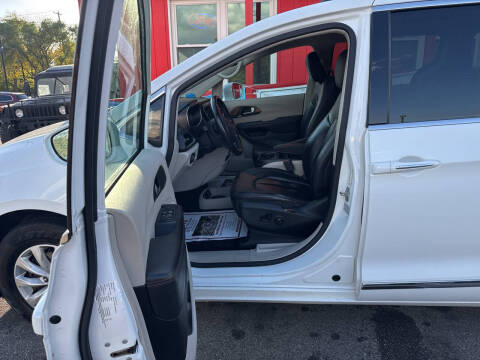 2017 Chrysler Pacifica Touring-L