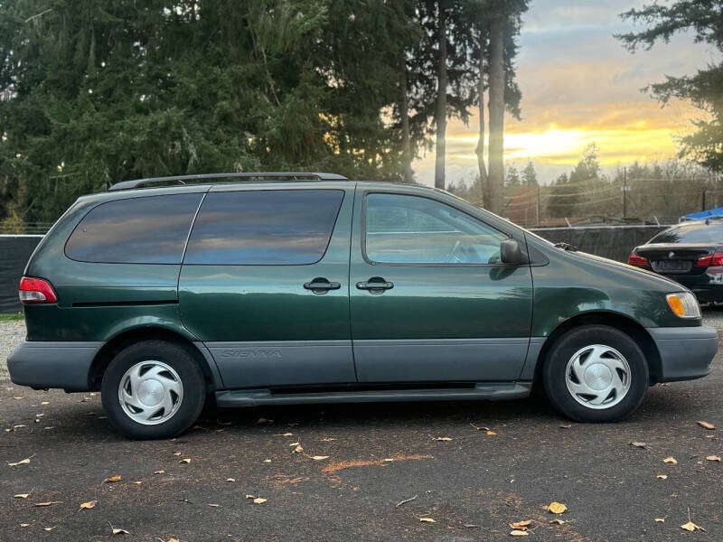 2001 Toyota Sienna LE
