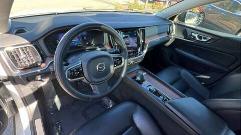 2024 Volvo S60 B5 Plus Dark Theme