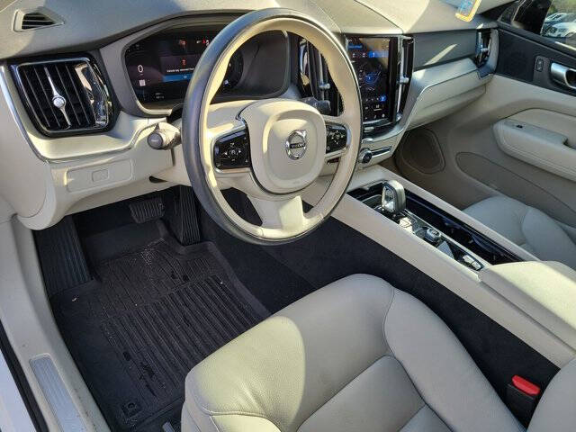 2024 Volvo XC60 B5 Core Dark Theme