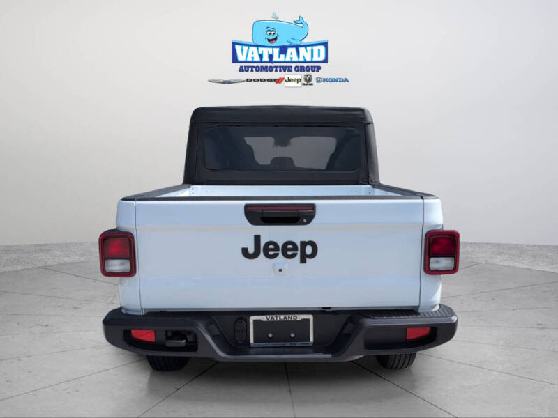 2025 Jeep Gladiator Sport