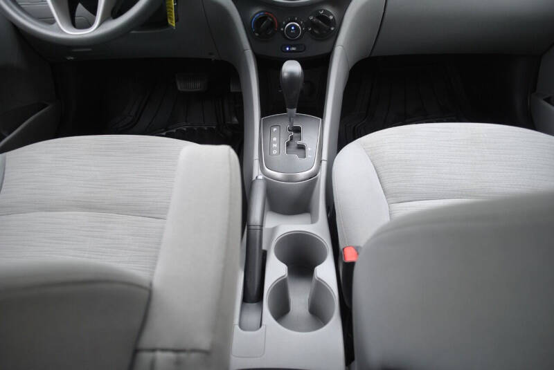 2017 Hyundai Accent SE