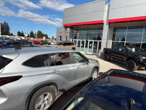 2024 Toyota Highlander LE